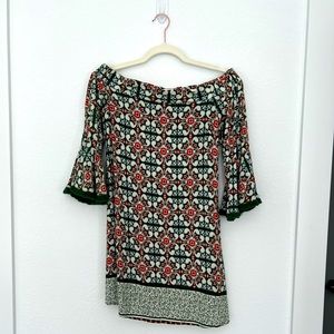 Only worn once! Off-the shoulder dress with vibrant pattern and flutter sleeves